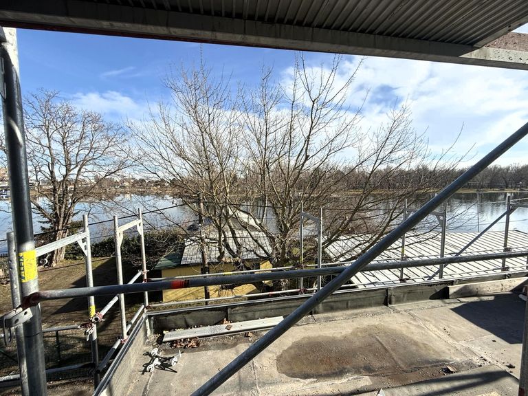 Ausblick über das Kaiserwasser / Wohnaus in Bau