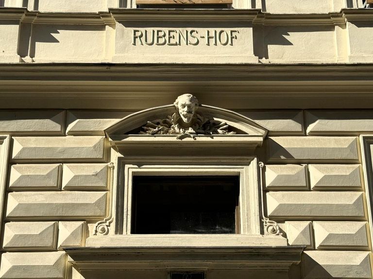 Rubens-Hof / Straßenansicht