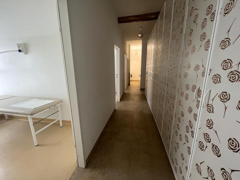 Flur mit Stauraumschränken