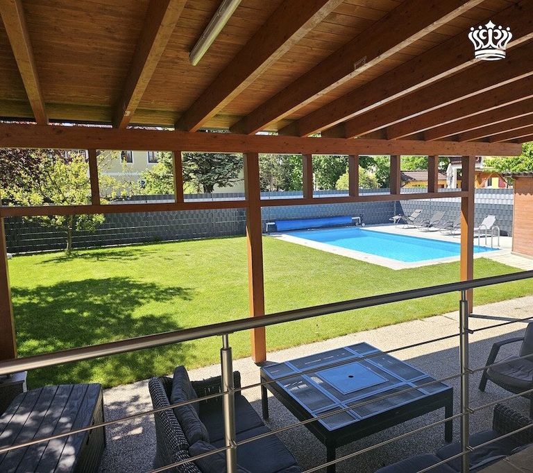 Ansicht Terrassenüberdachung (Carport), Garten mit Pool