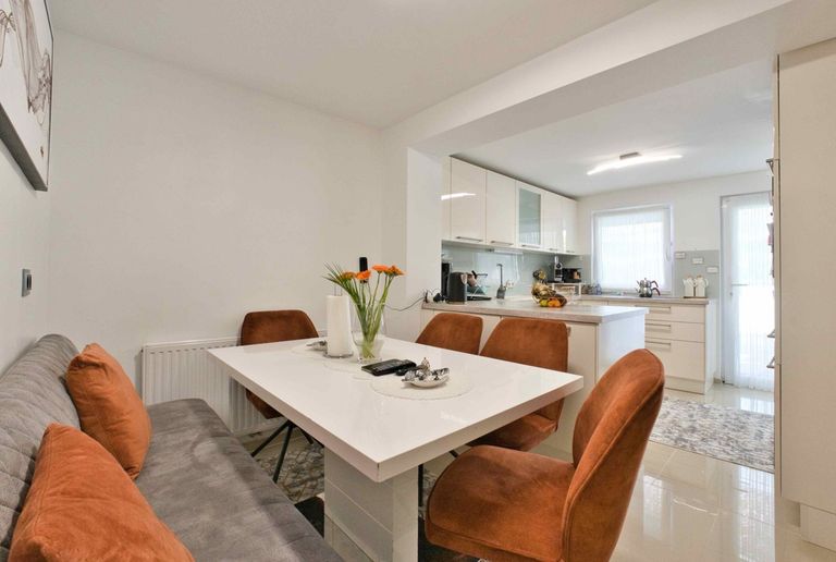 Top 2 Küche mit Essbereich