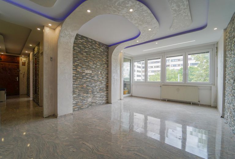 Wohnzimmer - Ansicht Richtung Vorraum