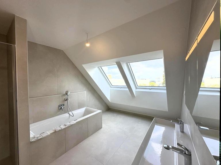 Masterbad mit Wanne, DU, doppeltbreit. WB, Leuchts
