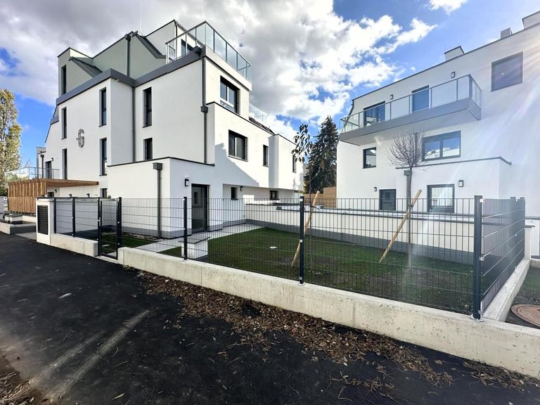 Straßenansicht / Wohnhaus