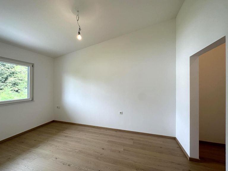 OG / Schlafzimmer 1 von 3, mit Garderobe, klimat