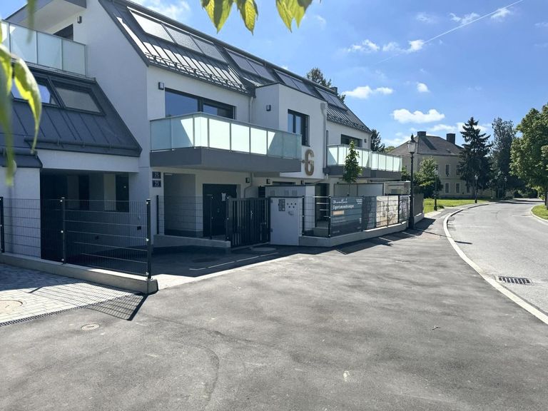 Wohnhaus / Straßenansicht