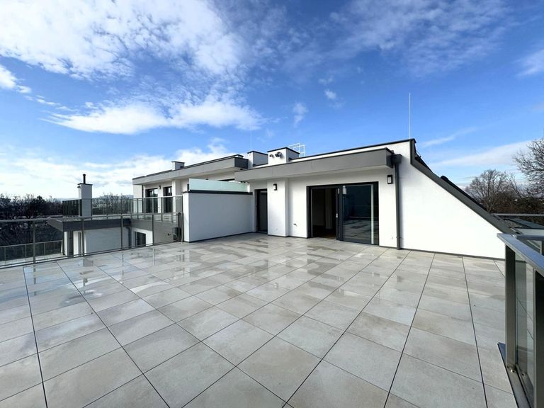 Terrasse 1 von 2