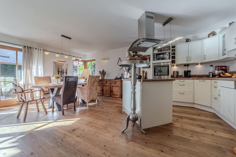 Ess- und Kochbereich mit Kamin