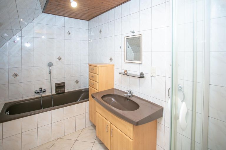 Badezimmer Ansicht 1
