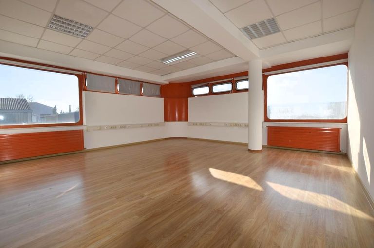 helles Eckbüro
