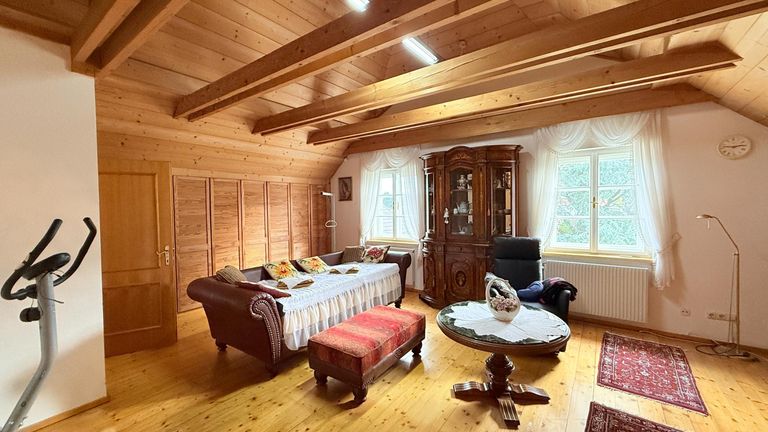 großes Zimmer DG
