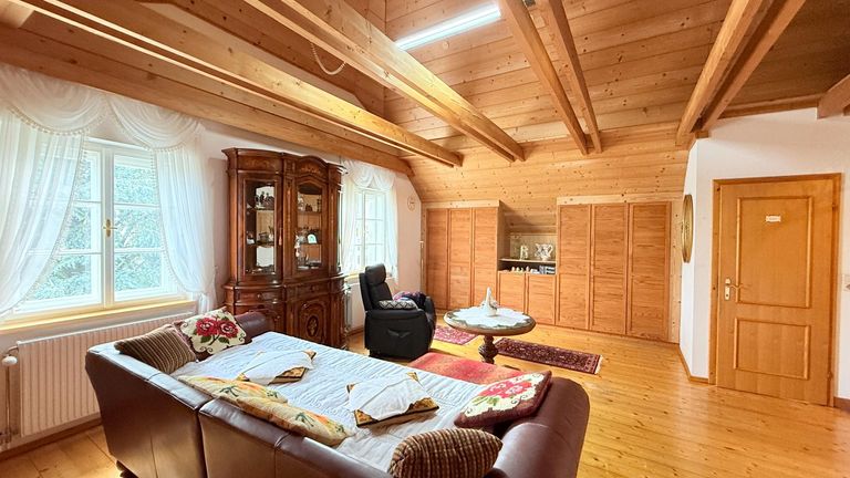 großes Zimmer DG