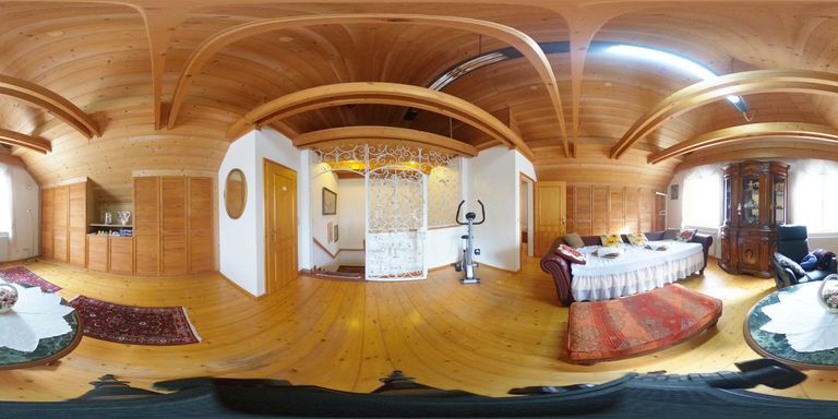 großes Zimmer im OG