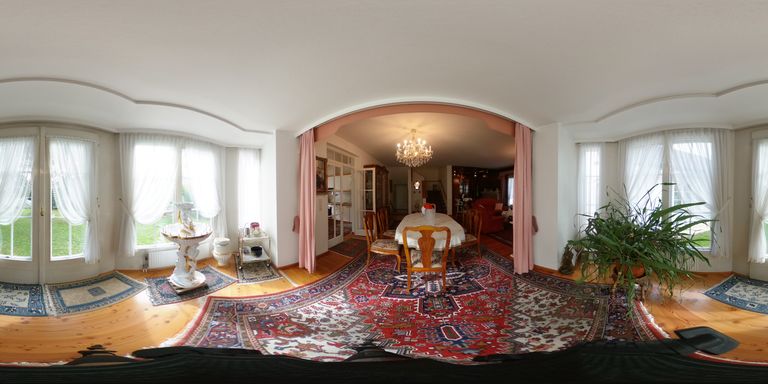 Erker mit Zugang zum Garten