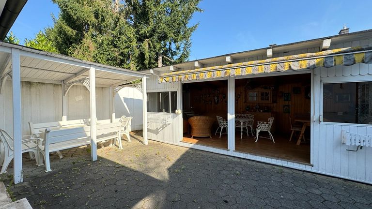 Terrasse mit Laube