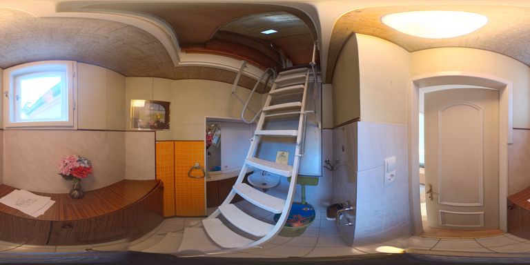 Aufgang_Dachgeschoß_360