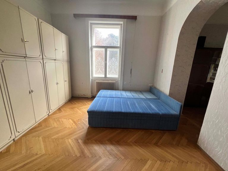 1 Stock. Zimmer 3
