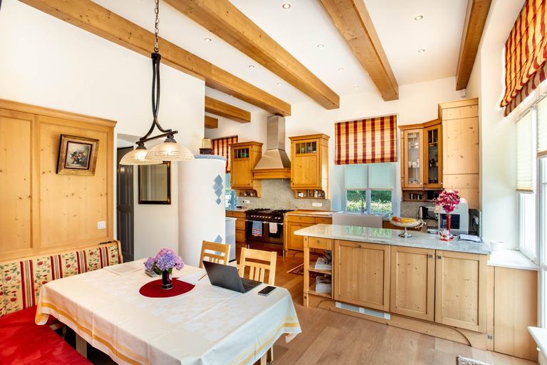 Küche mit kleinem Essbreich