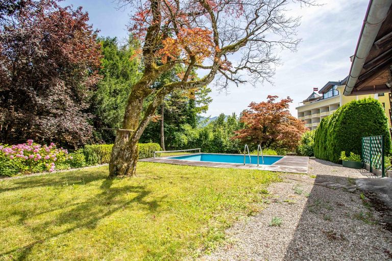 Weiterer Ruhebereich mit Pool