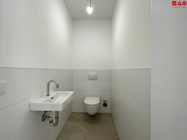 WC mit Handwaschbecken