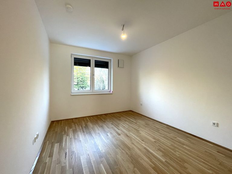 Schlafzimmer Richtung Fenster