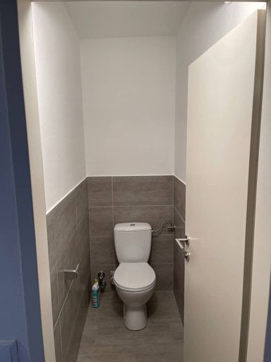 Toilette - Familienfreundliche 3 Zimmer Wohnung mit Balkon im Grünen Kauf Parsch Salzburg