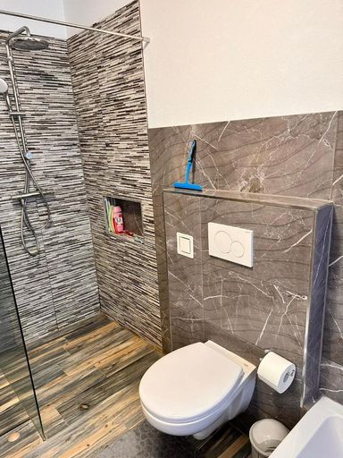 OG Bad und WC Foto 2