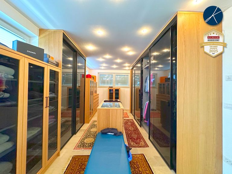 Schrankraum beim Master Bedroom