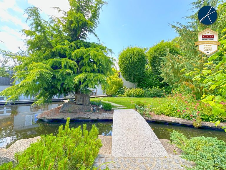Traumgarten mit Koi-Teich und Wasserspielen