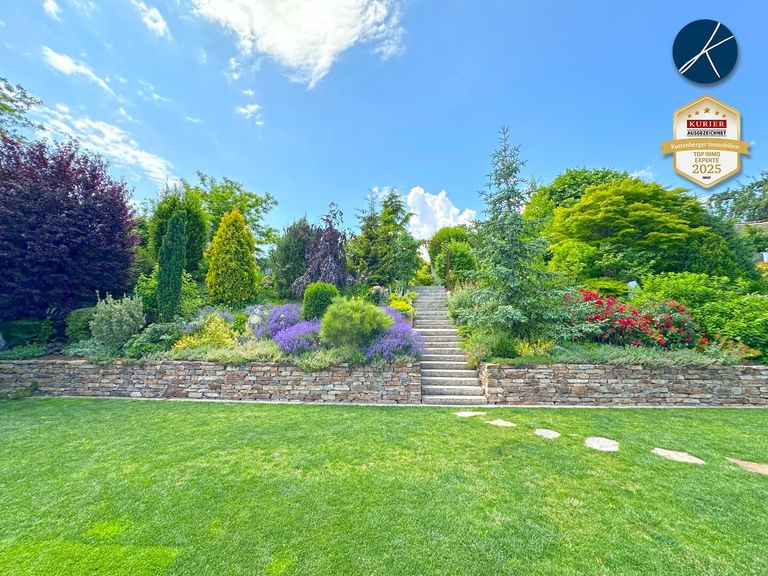 Traumgarten mit Koi-Teich und Wasserspielen