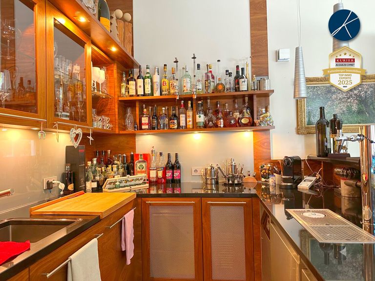 Bar mit Bierzapfhahn und Glass Rinser