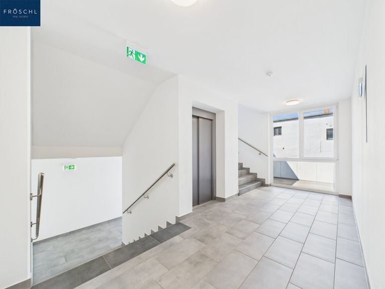 Ansicht Aufzug und Stiegenhaus OG 1