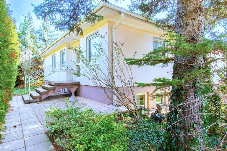 Baugrund, derzeit mit Bungalow