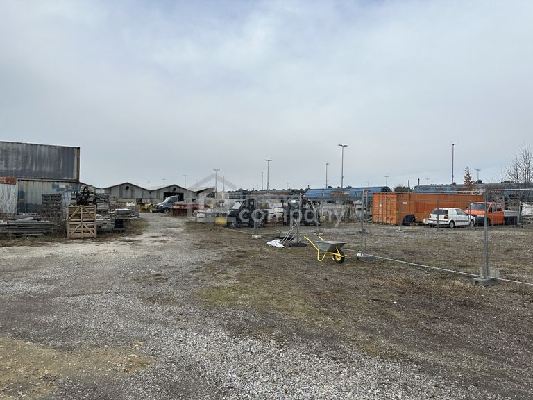 Gewerbefläche hinten