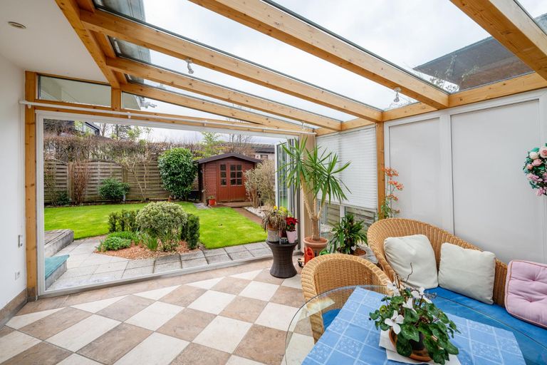 Wintergarten mit Fußbodenheizung, beschattbar