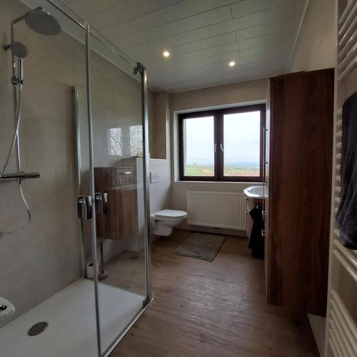 top saniertes, neues Badezimmer