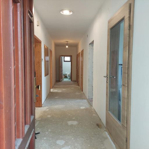 alle Zimmer zentral begehbar