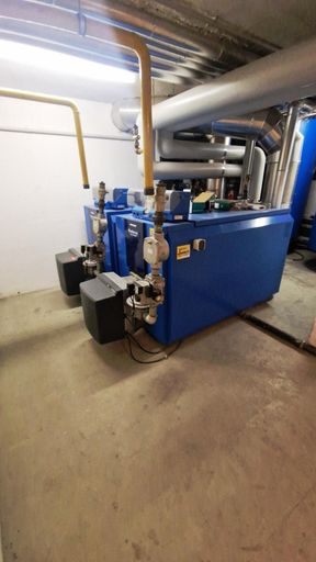 Stiegenhaus und Heizung mit Fernwärme (3)