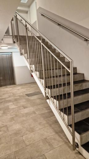 Stiegenhaus und Heizung mit Fernwärme (7)