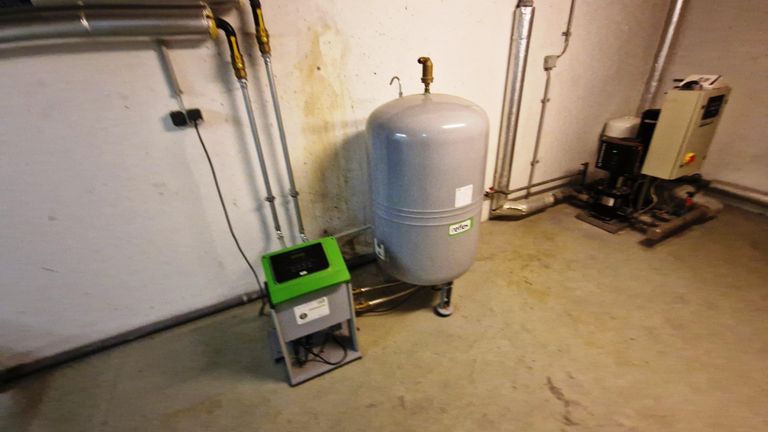 Stiegenhaus und Heizung mit Fernwärme (5)