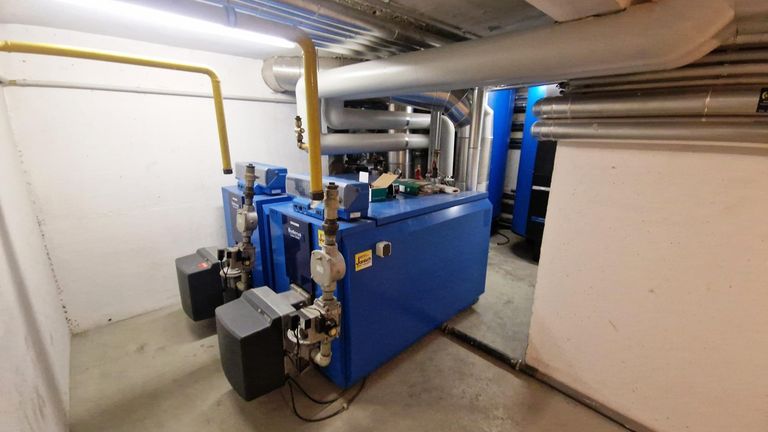 Stiegenhaus und Heizung mit Fernwärme (4)