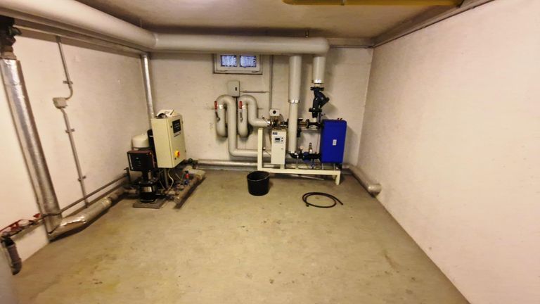 Stiegenhaus und Heizung mit Fernwärme (6)