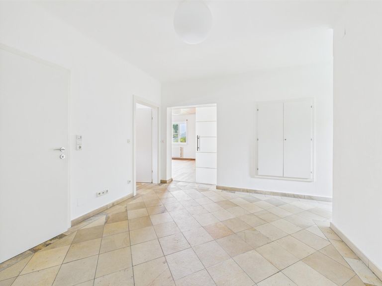 CAM04191G0-PR0037-STILL004