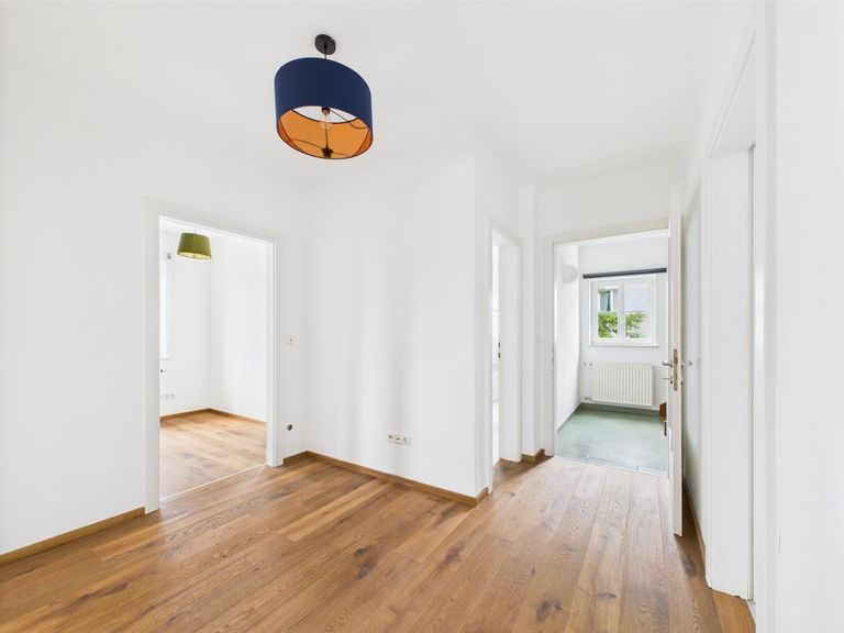 CAM04191G0-PR0037-STILL021