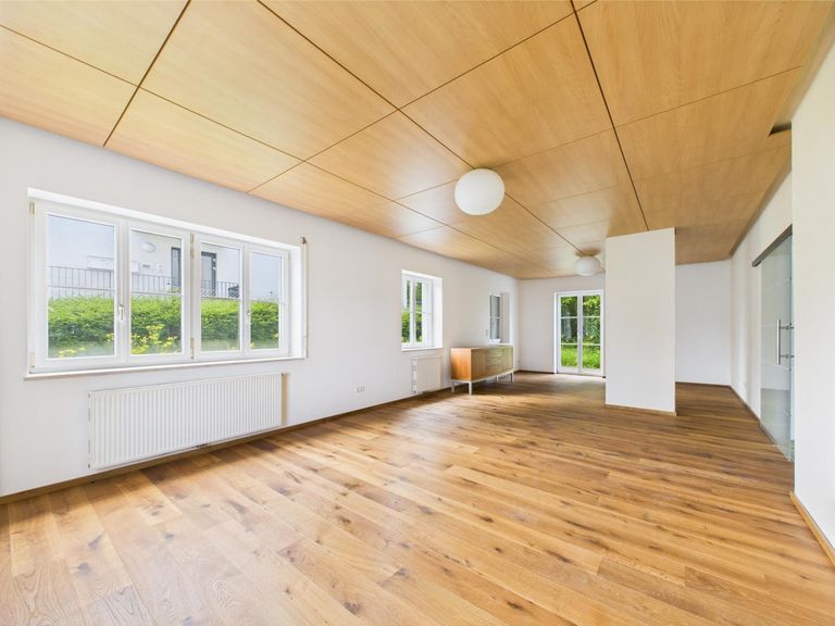 CAM04191G0-PR0037-STILL006