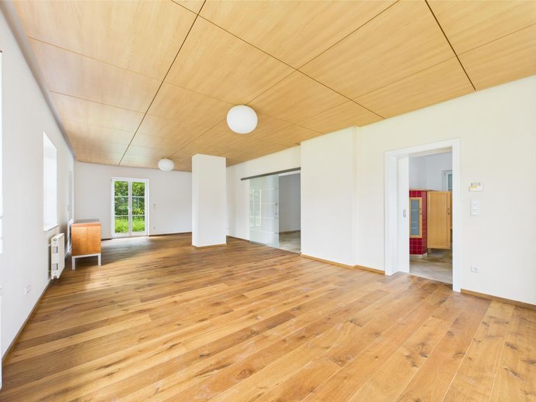 CAM04191G0-PR0037-STILL008