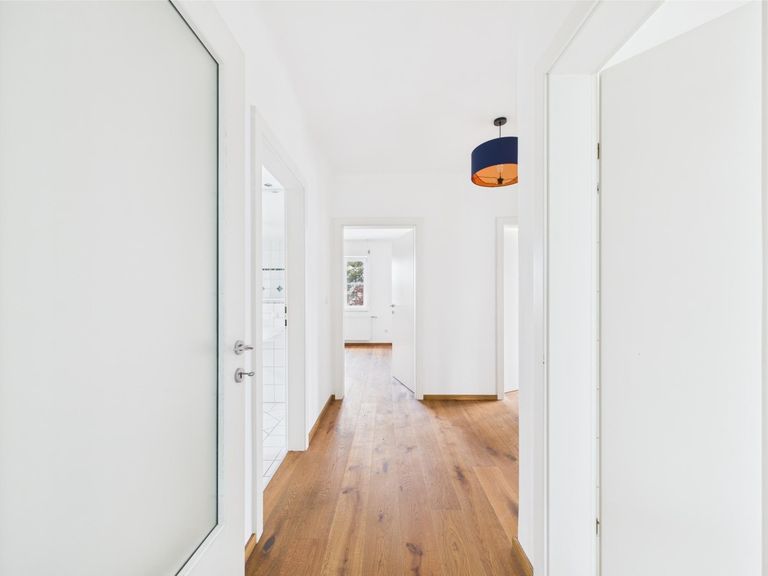 CAM04191G0-PR0037-STILL023