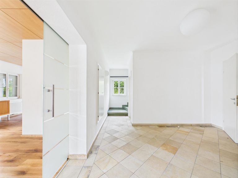 CAM04191G0-PR0037-STILL011