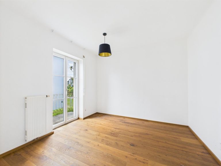 CAM04191G0-PR0037-STILL016