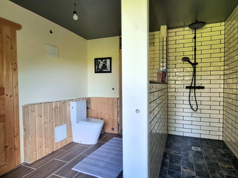 Duschbad mit WC im OG